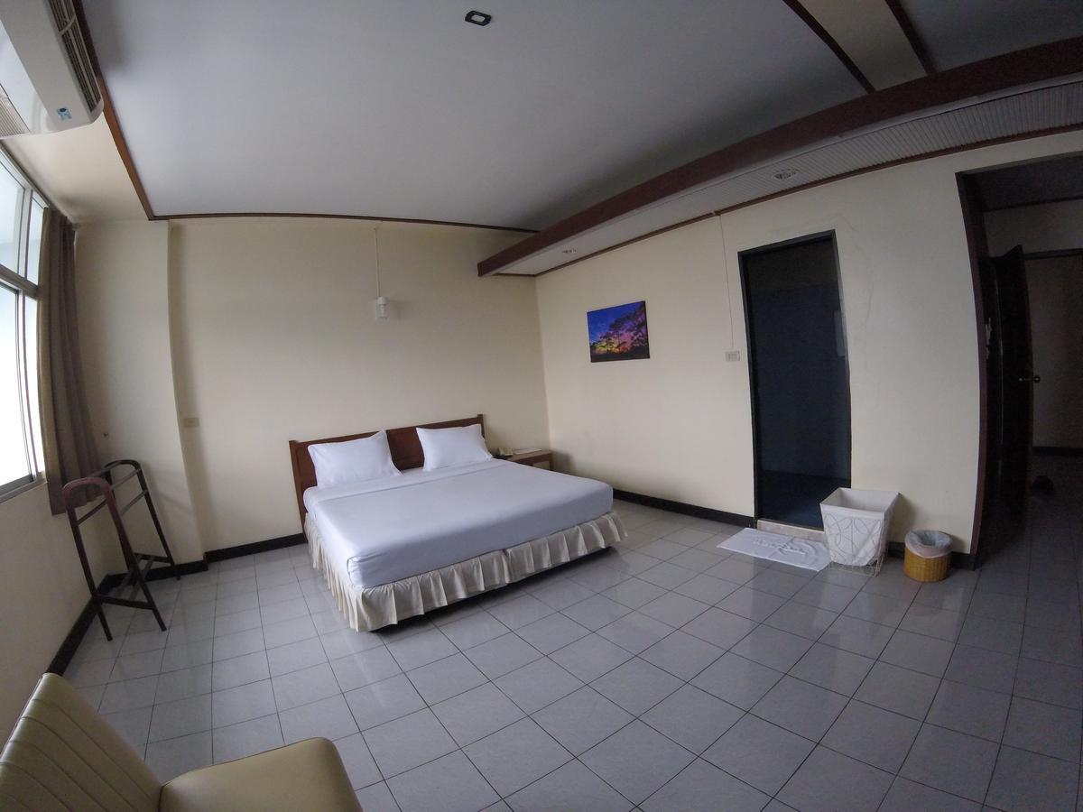 Tapee Hotel Surat Thani Exterior photo